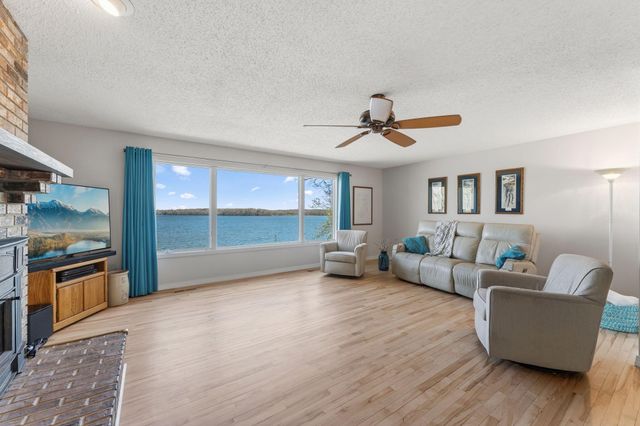 10400 Kismet Isle, Chisago City, MN 55013
