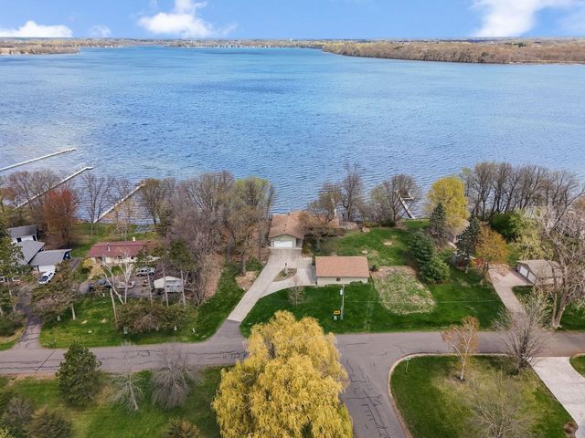 10400 Kismet Isle, Chisago City, MN 55013