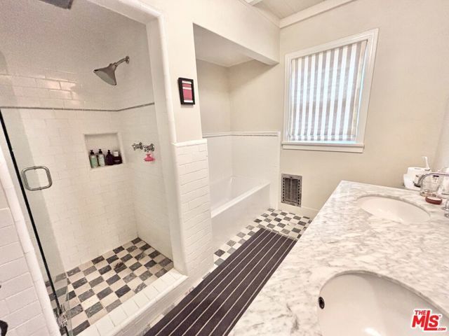 1997 Lucile Avenue, Los Angeles, CA 90039