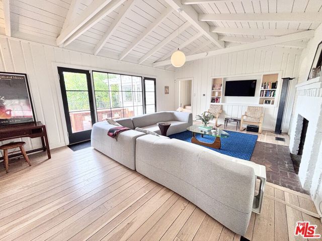 1997 Lucile Avenue, Los Angeles, CA 90039