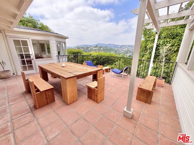 1997 Lucile Avenue, Los Angeles, CA 90039