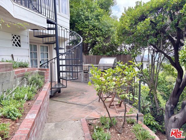 1997 Lucile Avenue, Los Angeles, CA 90039