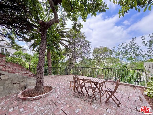 1997 Lucile Avenue, Los Angeles, CA 90039