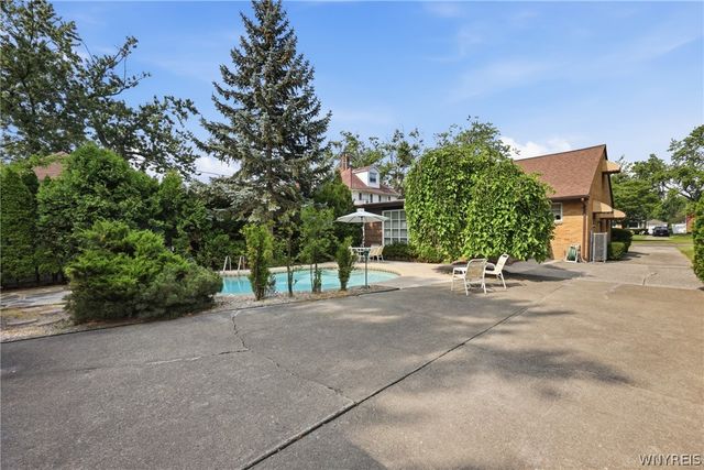 600 Roycroft Boulevard, Cheektowaga, NY 14225