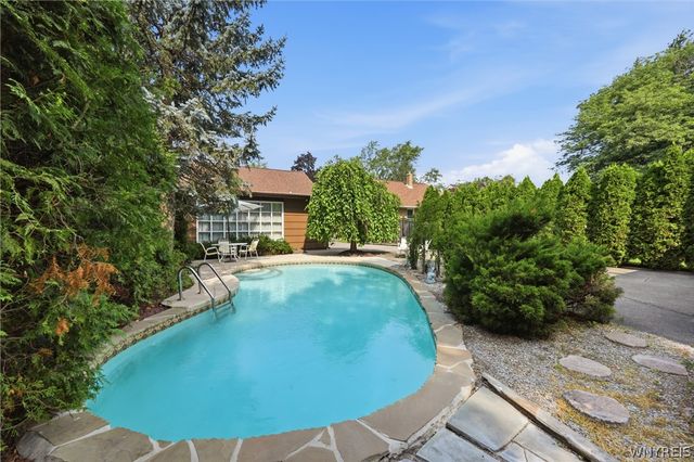 600 Roycroft Boulevard, Cheektowaga, NY 14225