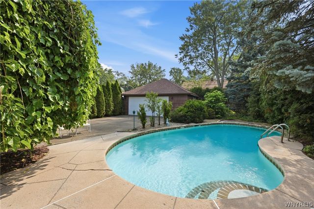 600 Roycroft Boulevard, Cheektowaga, NY 14225