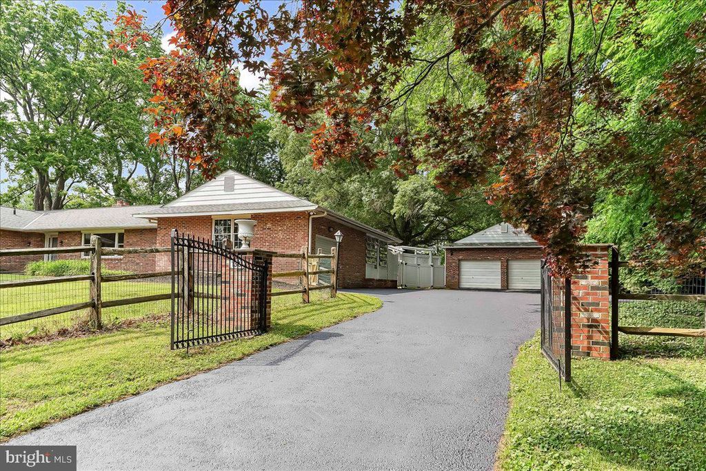 136 SCHOOLHOUSE LANE, Glen Mills, PA 19342