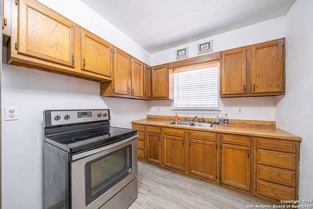 371 Lake Country, Lakehills, TX 78063