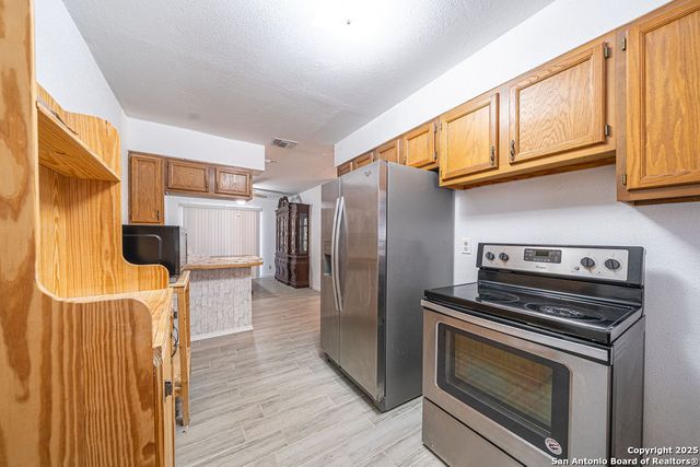 371 Lake Country, Lakehills, TX 78063