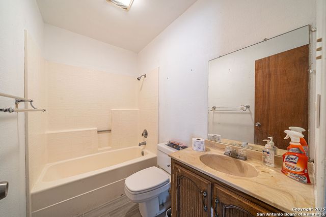 371 Lake Country, Lakehills, TX 78063