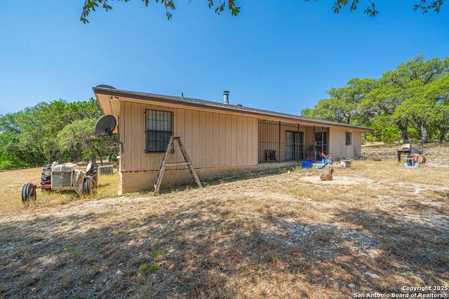 371 Lake Country, Lakehills, TX 78063