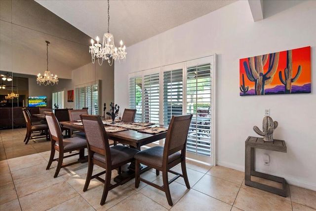 2671 N Whitewater Club Drive, Palm Springs, CA 92262