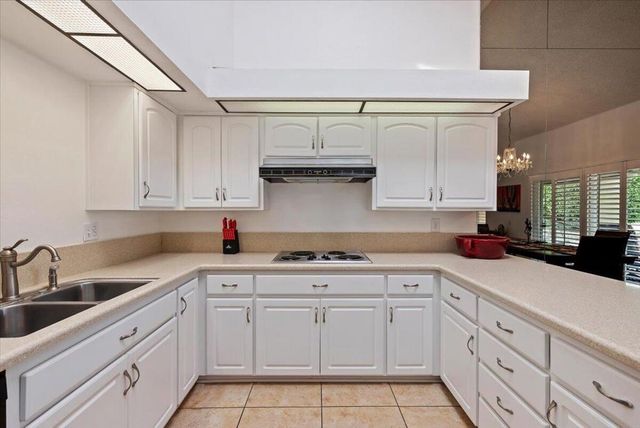 2671 N Whitewater Club Drive, Palm Springs, CA 92262