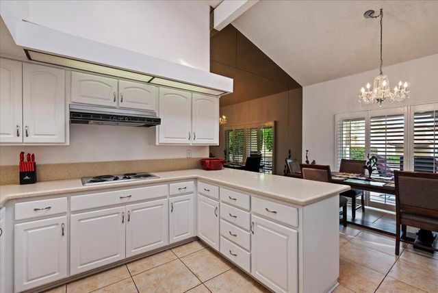 2671 N Whitewater Club Drive, Palm Springs, CA 92262