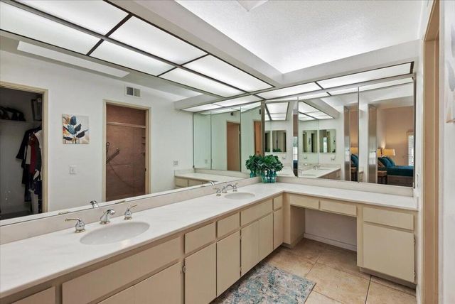 2671 N Whitewater Club Drive, Palm Springs, CA 92262