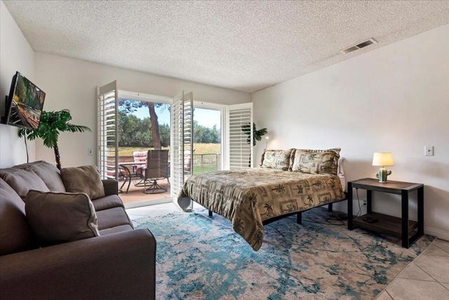 2671 N Whitewater Club Drive, Palm Springs, CA 92262