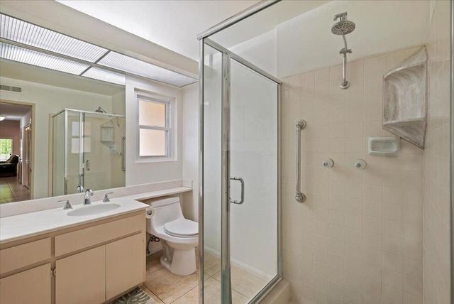 2671 N Whitewater Club Drive, Palm Springs, CA 92262