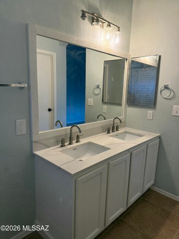 7821 S Kilbrennan Way, Tucson, AZ 85747