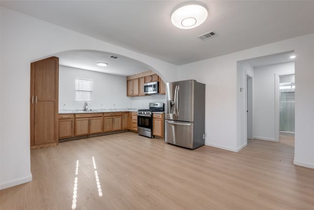 2410 S Marsalis Avenue, Dallas, TX 75216