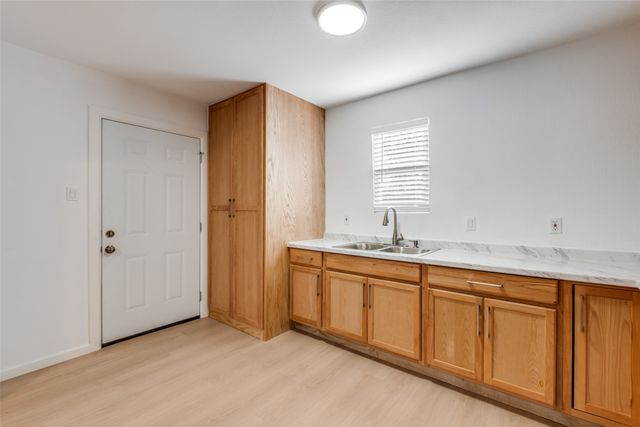 2410 S Marsalis Avenue, Dallas, TX 75216