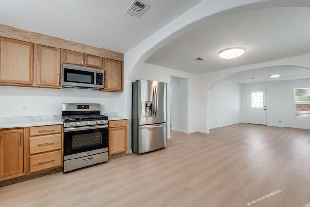 2410 S Marsalis Avenue, Dallas, TX 75216