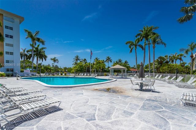 3000 NE 16th Ave 405, Oakland Park, FL 33334
