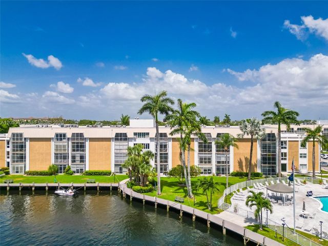 3000 NE 16th Ave 405, Oakland Park, FL 33334