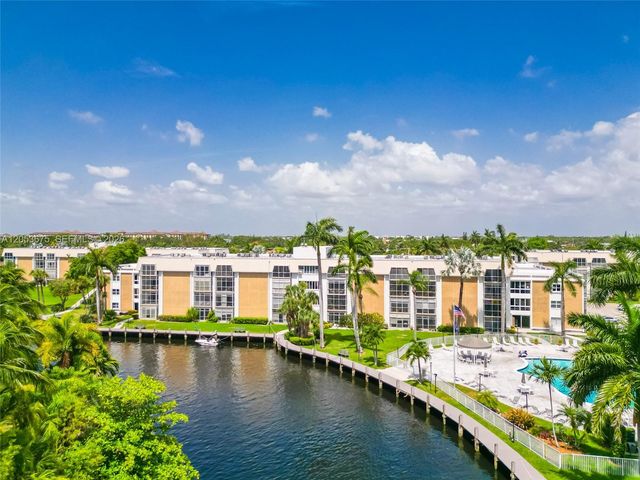 3000 NE 16th Ave 405, Oakland Park, FL 33334