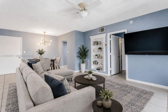 3000 NE 16th Ave 405, Oakland Park, FL 33334