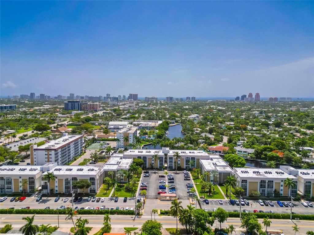 3000 NE 16th Ave 405, Oakland Park, FL 33334