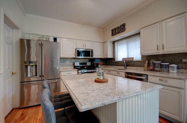 121 Brookhaven Court, Sugar Grove, IL 60554