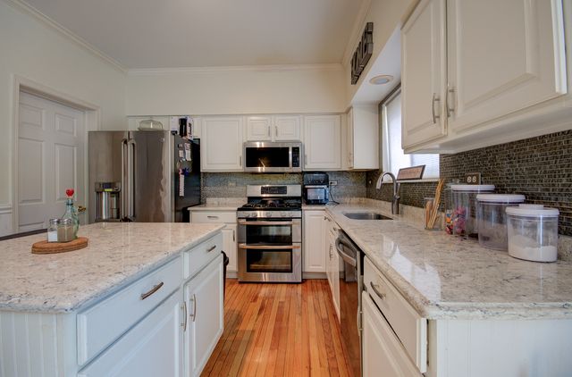 121 Brookhaven Court, Sugar Grove, IL 60554