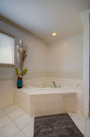 121 Brookhaven Court, Sugar Grove, IL 60554
