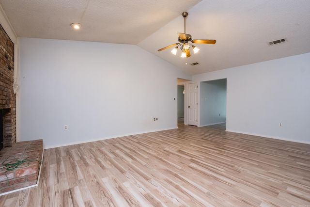 8 Tracy Austin Ct, Little Rock, AR 72210