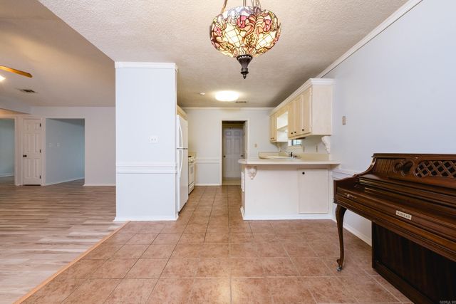 8 Tracy Austin Ct, Little Rock, AR 72210