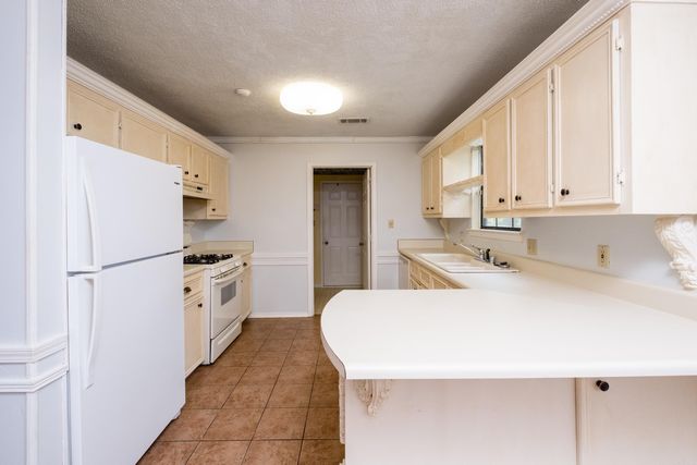 8 Tracy Austin Ct, Little Rock, AR 72210