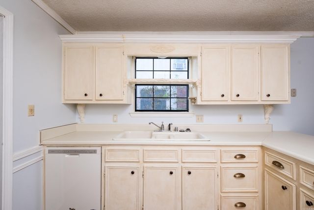 8 Tracy Austin Ct, Little Rock, AR 72210