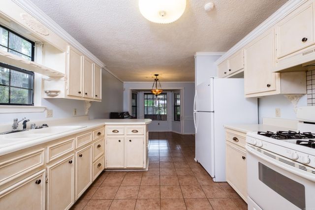 8 Tracy Austin Ct, Little Rock, AR 72210