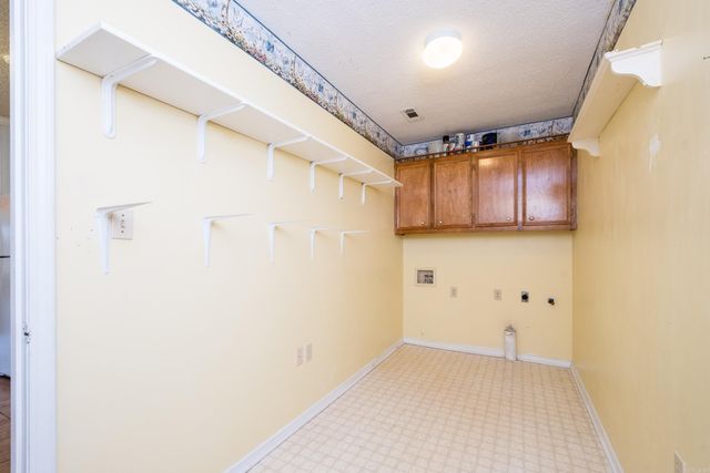 8 Tracy Austin Ct, Little Rock, AR 72210