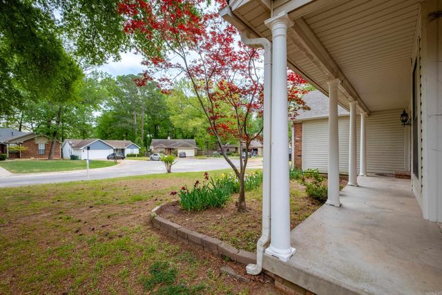 8 Tracy Austin Ct, Little Rock, AR 72210