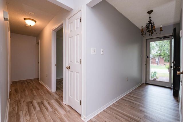 8 Tracy Austin Ct, Little Rock, AR 72210