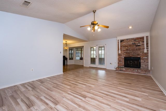 8 Tracy Austin Ct, Little Rock, AR 72210