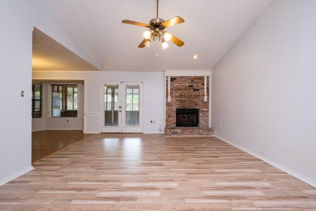 8 Tracy Austin Ct, Little Rock, AR 72210