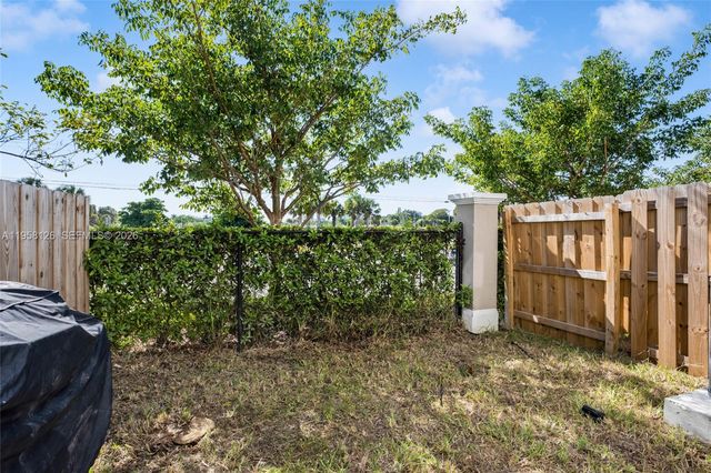 516 NE 1st Dr, Florida City, FL 33034