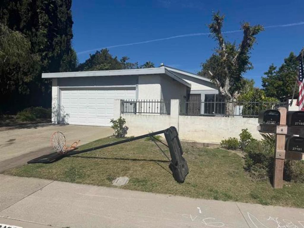 27181 Cedros, Mission Viejo, CA 92692