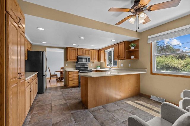 1330 N BRIARCLIFF DRIVE, Appleton, WI 54915
