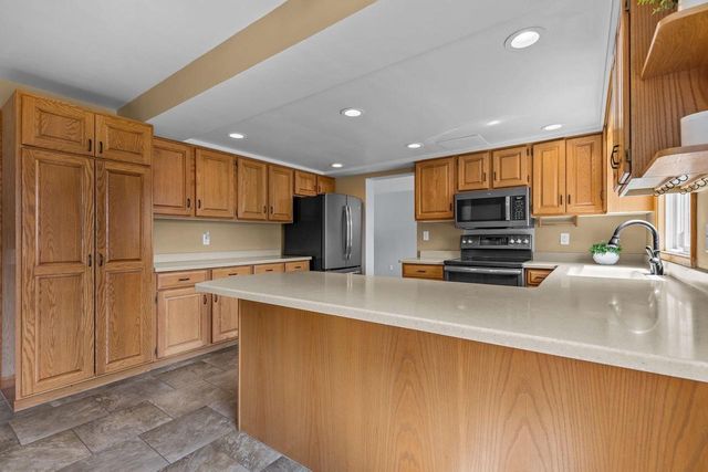 1330 N BRIARCLIFF DRIVE, Appleton, WI 54915