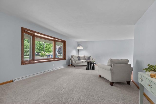 1330 N BRIARCLIFF DRIVE, Appleton, WI 54915