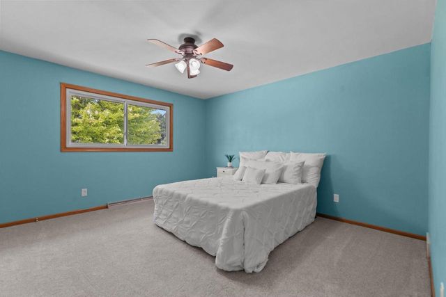 1330 N BRIARCLIFF DRIVE, Appleton, WI 54915