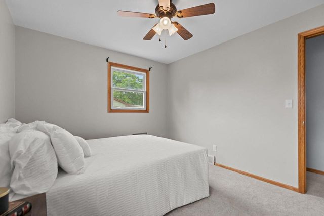 1330 N BRIARCLIFF DRIVE, Appleton, WI 54915